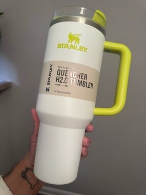 Stanley White Quencher H2.0 Tumbler with Lime Handle